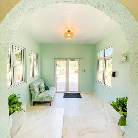 Golden Palms House Bed and Breakfast Νασάου Εξωτερικό φωτογραφία