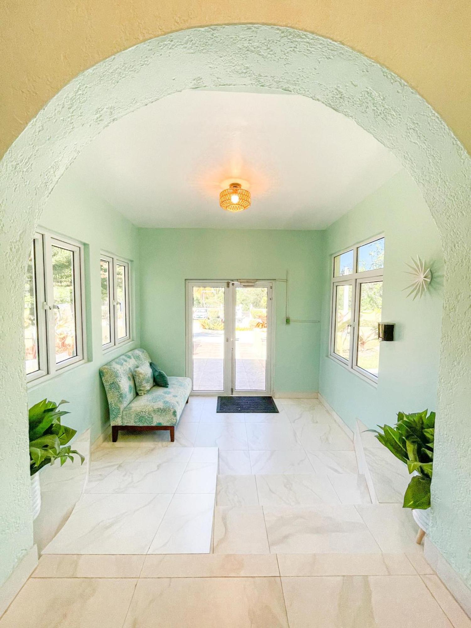 Golden Palms House Bed and Breakfast Νασάου Εξωτερικό φωτογραφία
