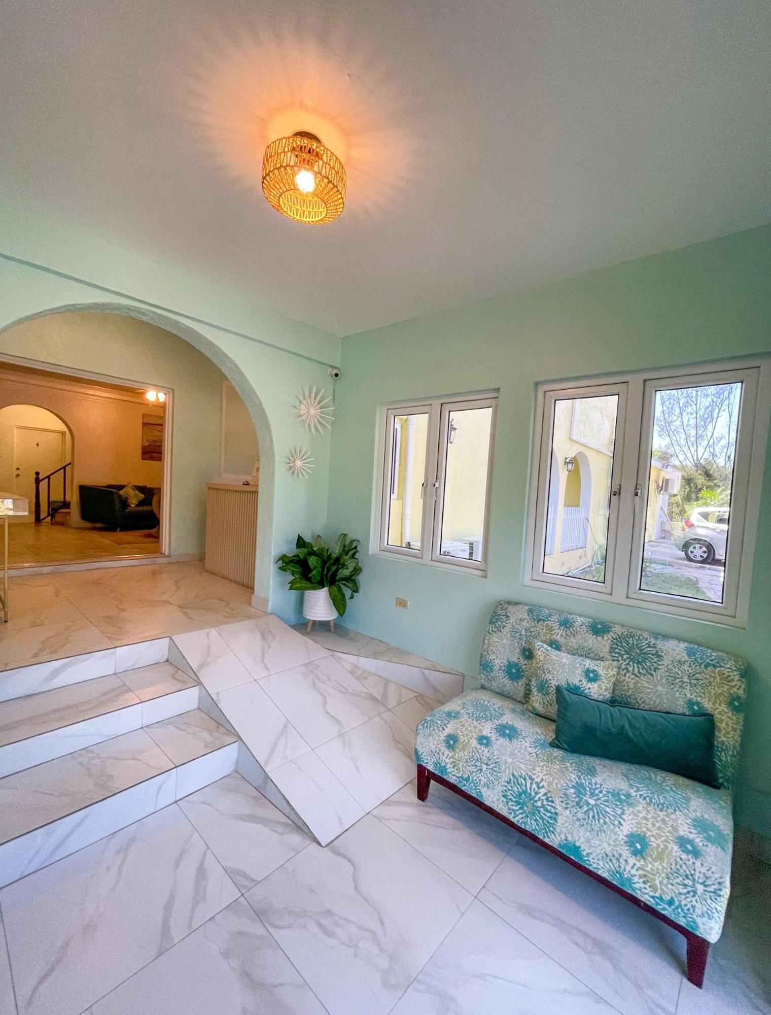 Golden Palms House Bed and Breakfast Νασάου Εξωτερικό φωτογραφία