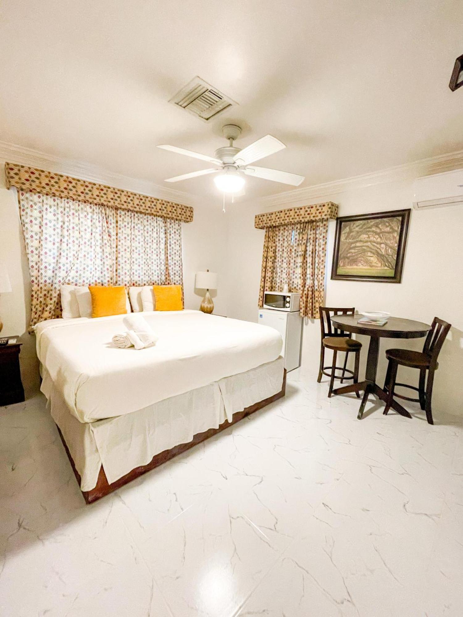 Golden Palms House Bed and Breakfast Νασάου Εξωτερικό φωτογραφία