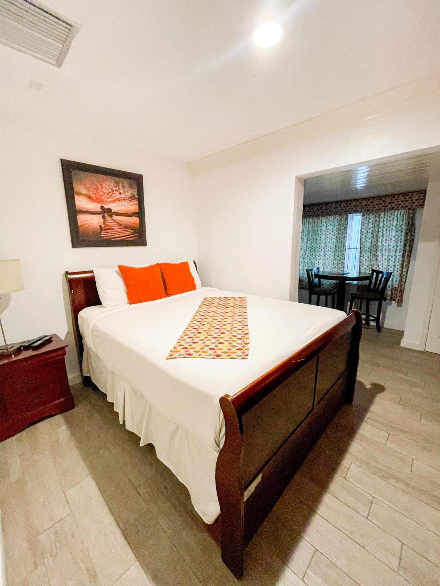 Golden Palms House Bed and Breakfast Νασάου Εξωτερικό φωτογραφία